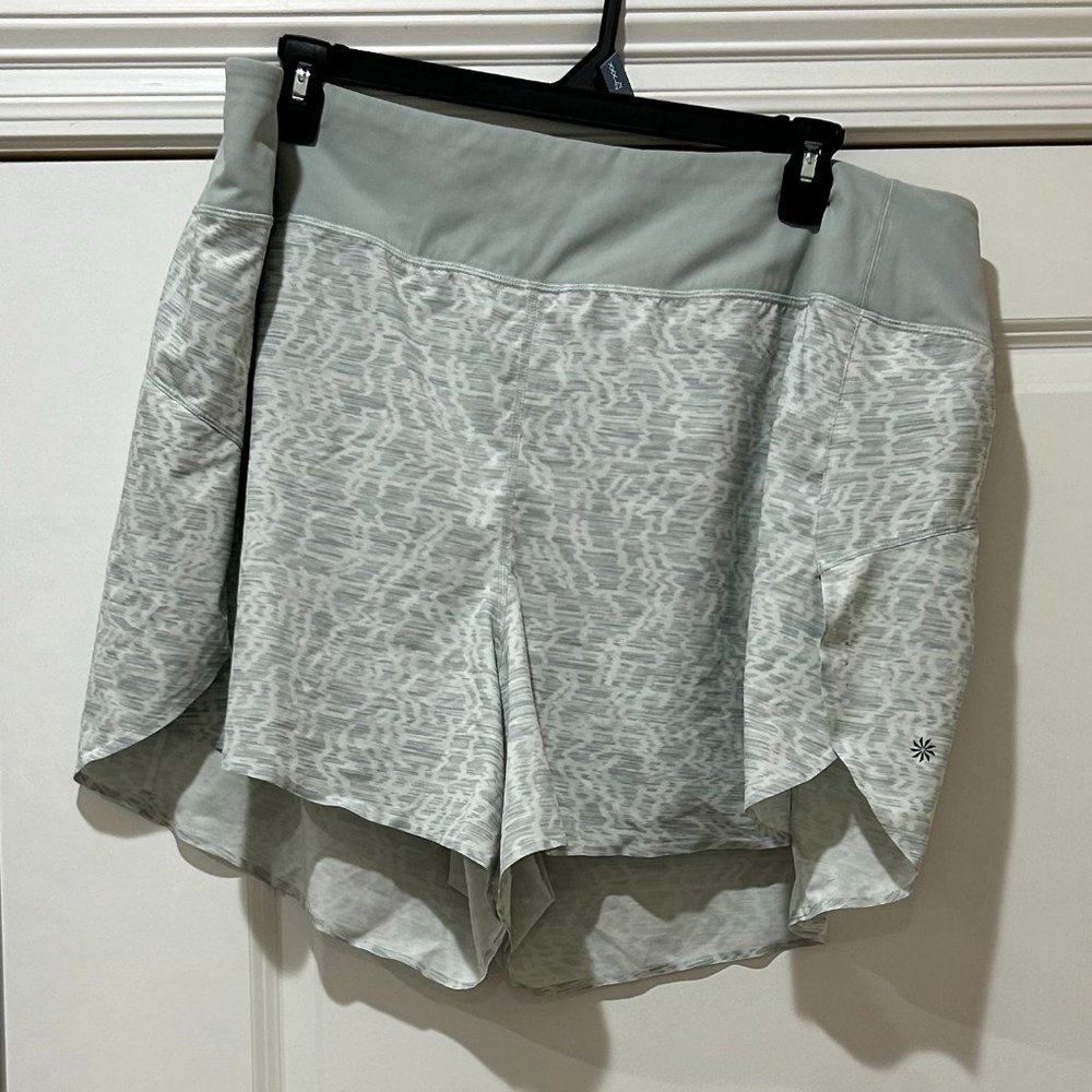Athleta Run With It 4.5" Short, Sz 3X, Grey & white, smoke-free home, EUC
